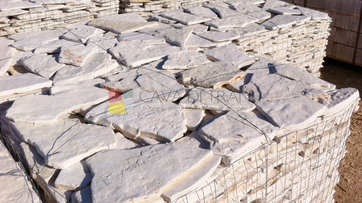 Scorza di cava anticata in Pietra di Trani