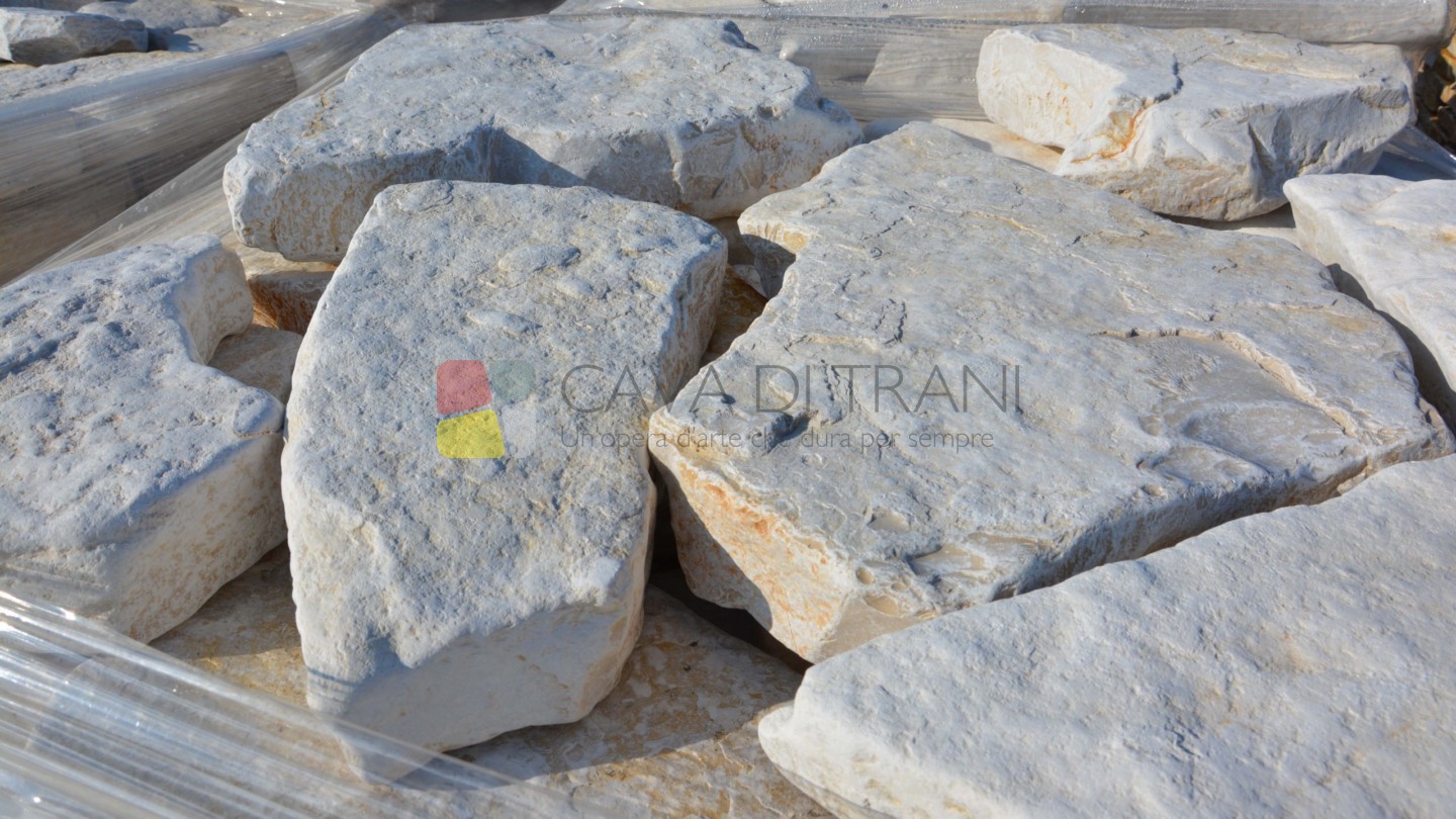 Scorza di cava anticata in Pietra di Trani